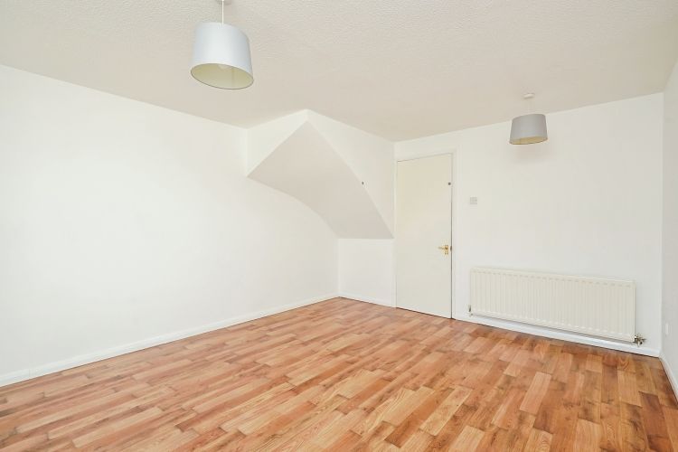 Property photo 3 of 9 17Acorncloseox263...