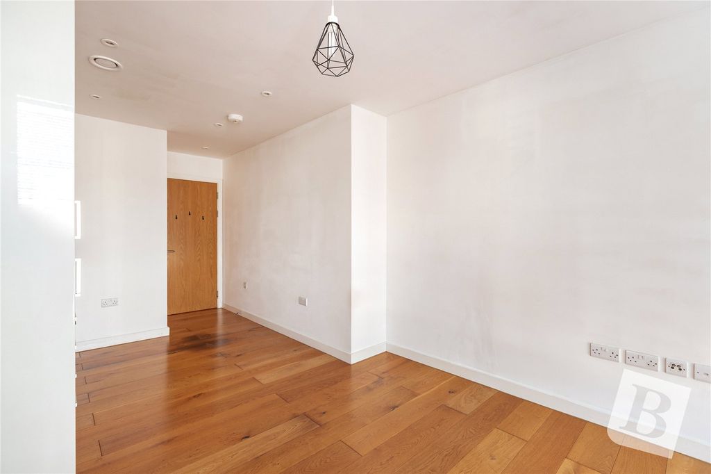Property photo 2 of 8 Bedroom