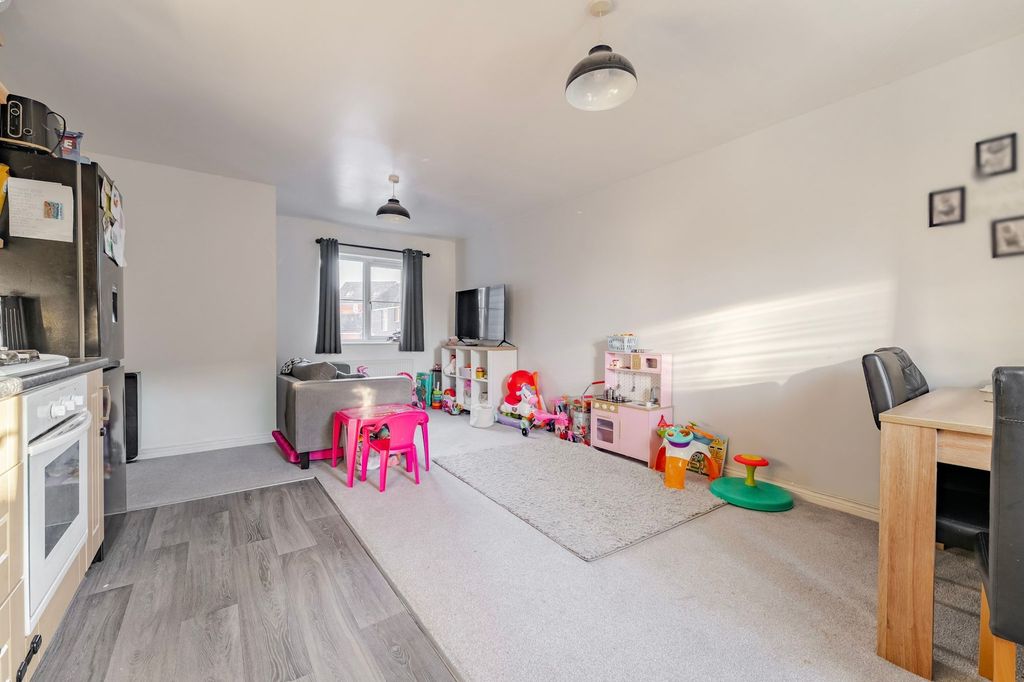 Property photo 3 of 12