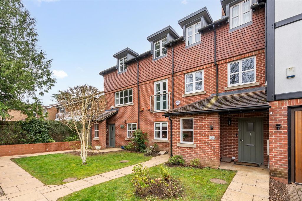 Property photo 1 of 17 2 Mill Hollow_24.Jpg