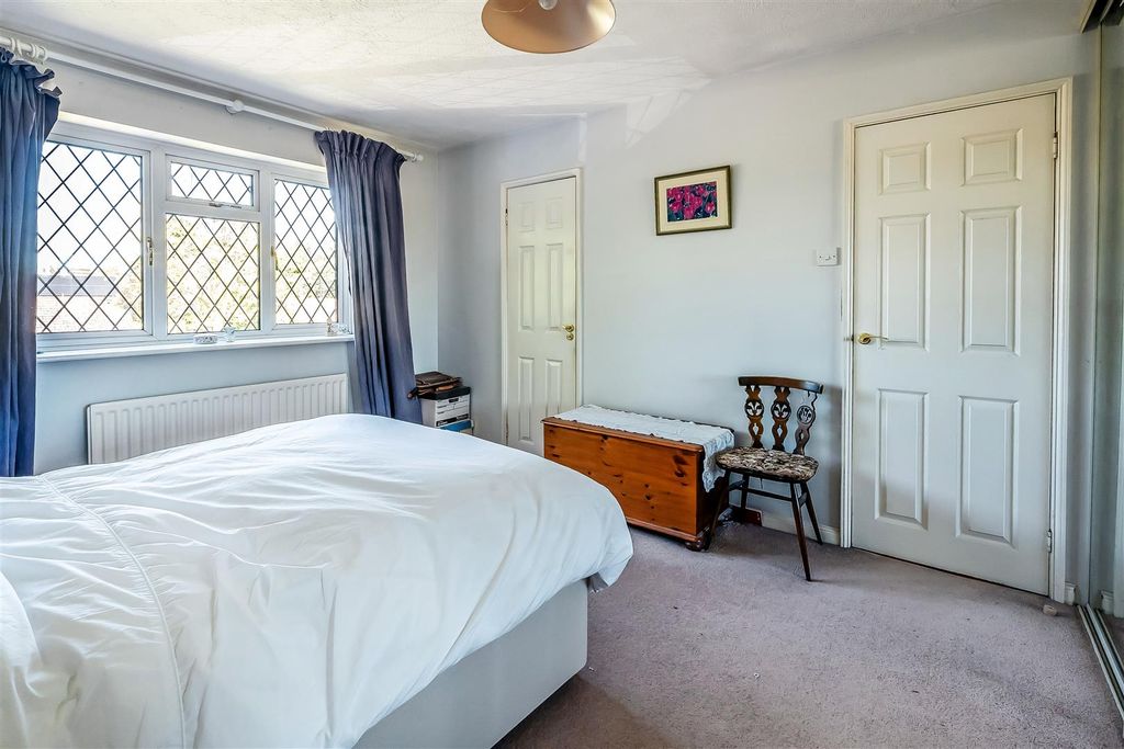 Property photo 2 of 29 6-Aston-Close-2.Jpg