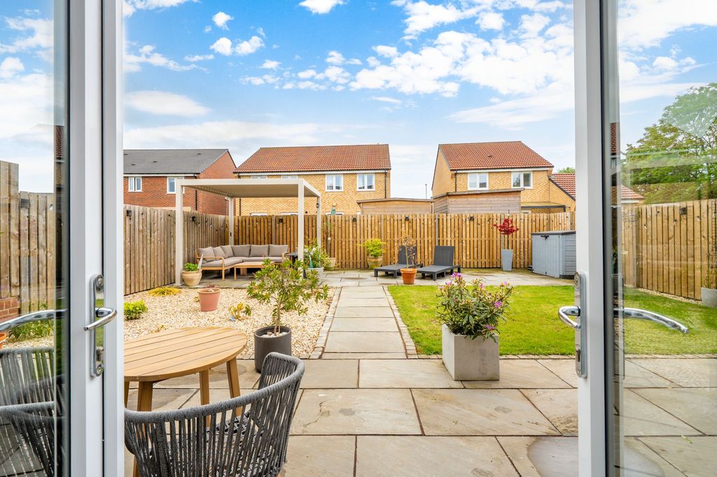 Property photo 3 of 27