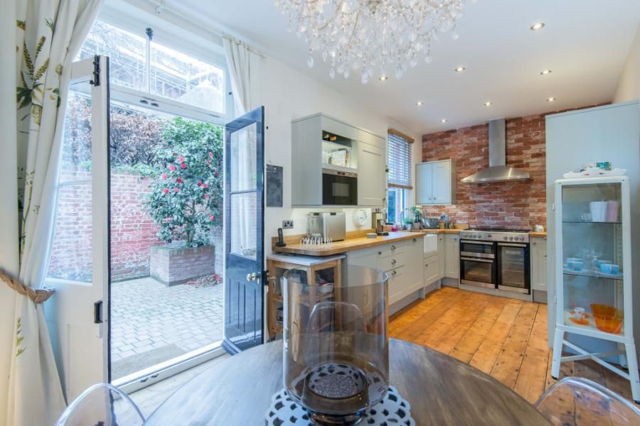 Property photo 2 of 18 Kitchen