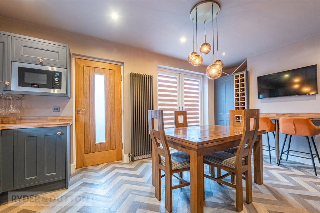 Property photo 3 of 22 Kitchen Diner