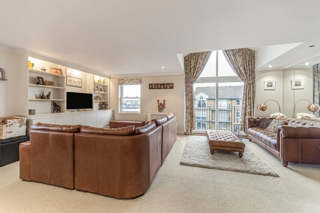 Property photo 2 of 21 Picture No. 17