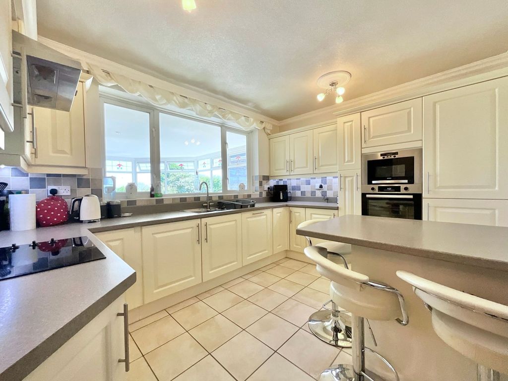 Property photo 2 of 32