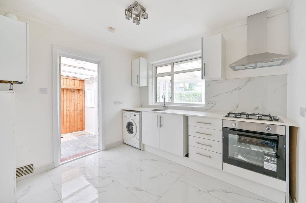 Property photo 2 of 11