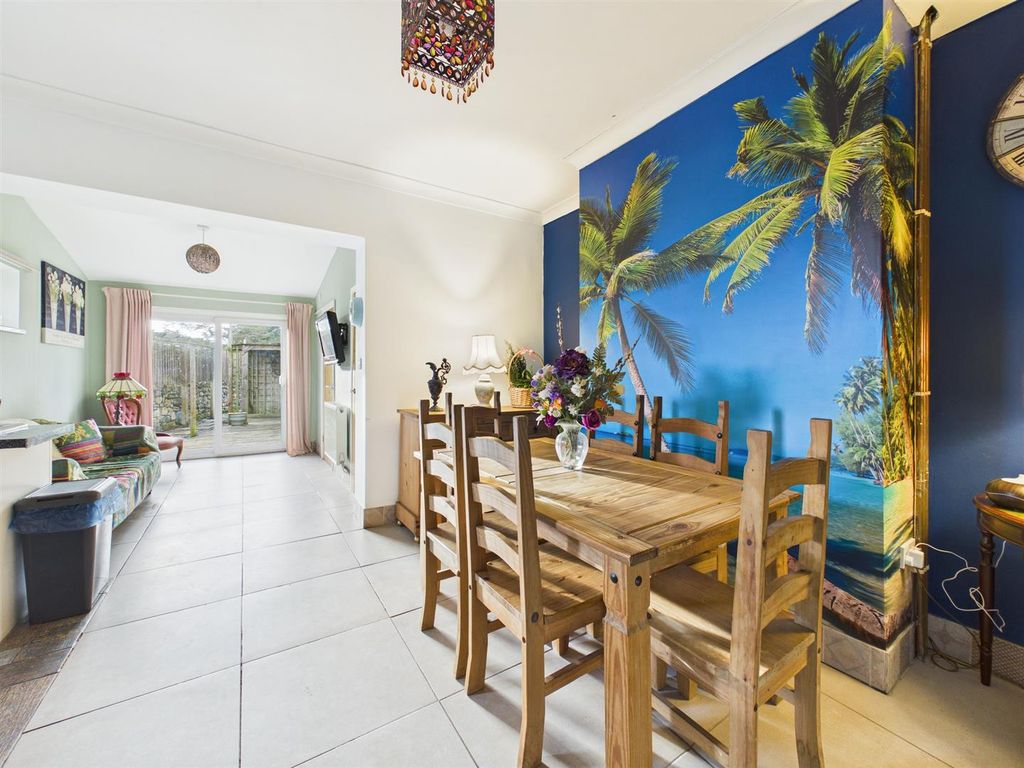 Property photo 2 of 22 Cam04118G0-Pr0032-Still008.Jpg