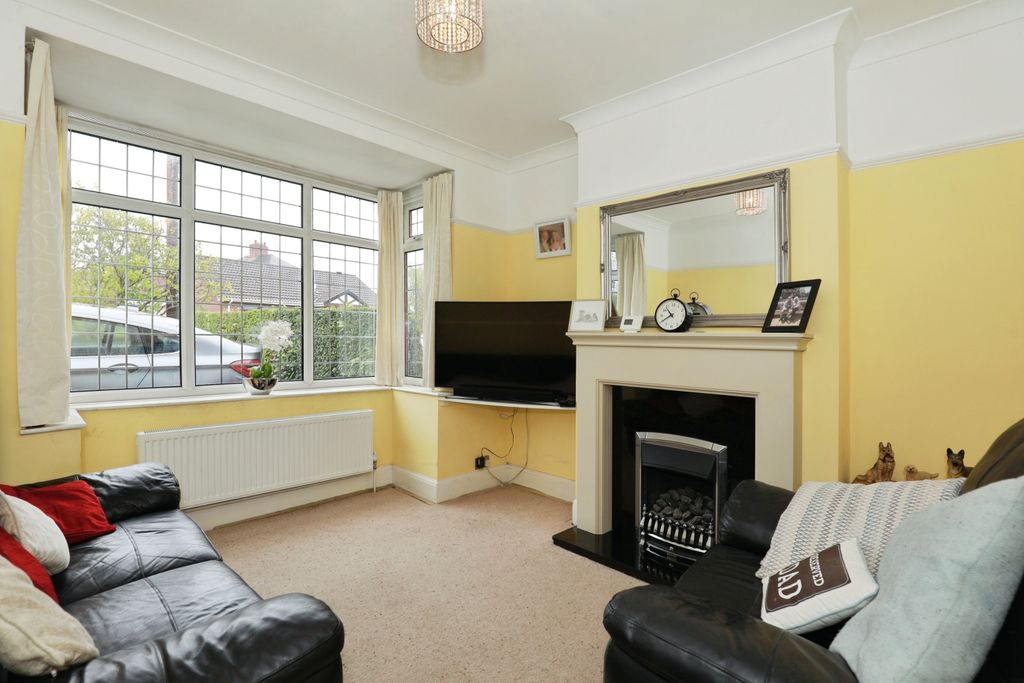 Property photo 3 of 20 Lounge