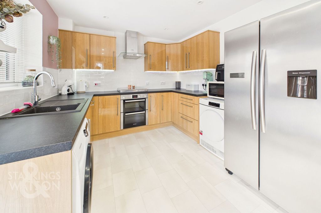 Property photo 2 of 21