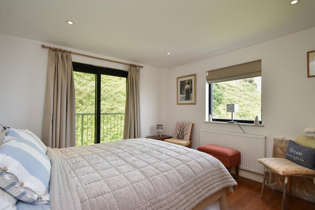 Additional image 14 of 2 bed flat for saleRock-A-Nore Road, Hastings TN34