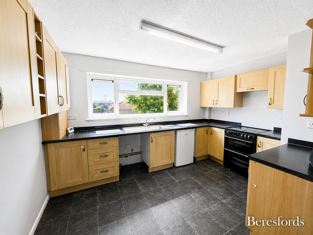 Property photo 2 of 9 Kitchen