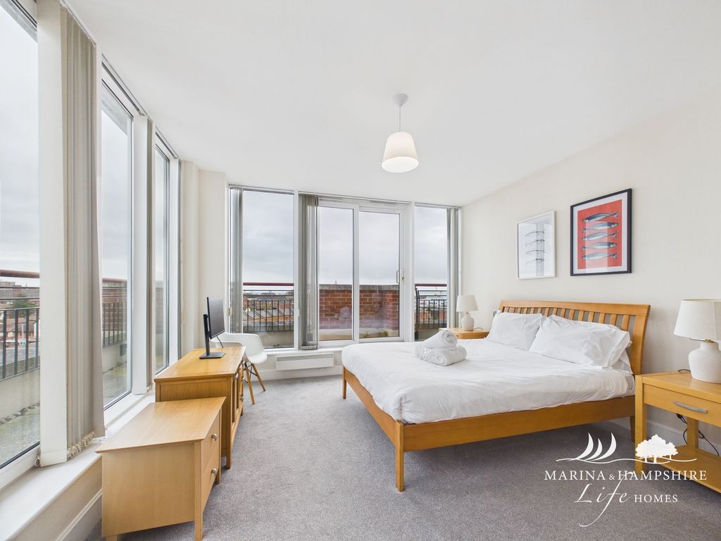 Property photo 3 of 27 Cam03915G0-Pr0046-Still013