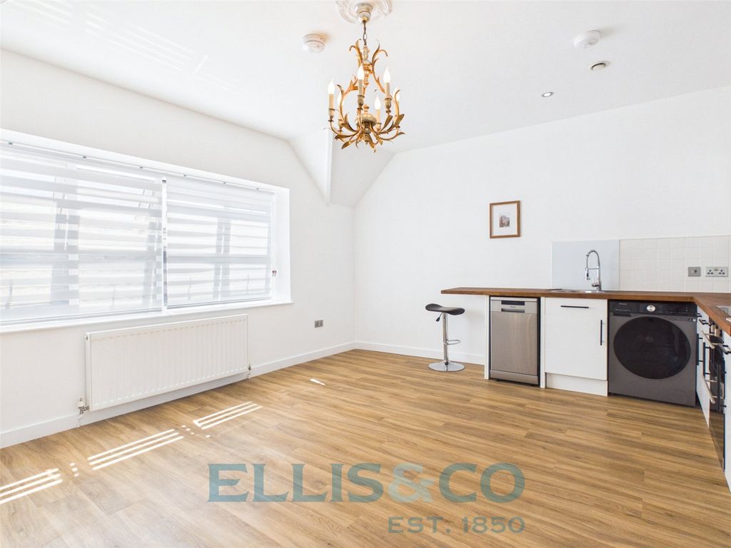 Property photo 2 of 7 Picture No. 01