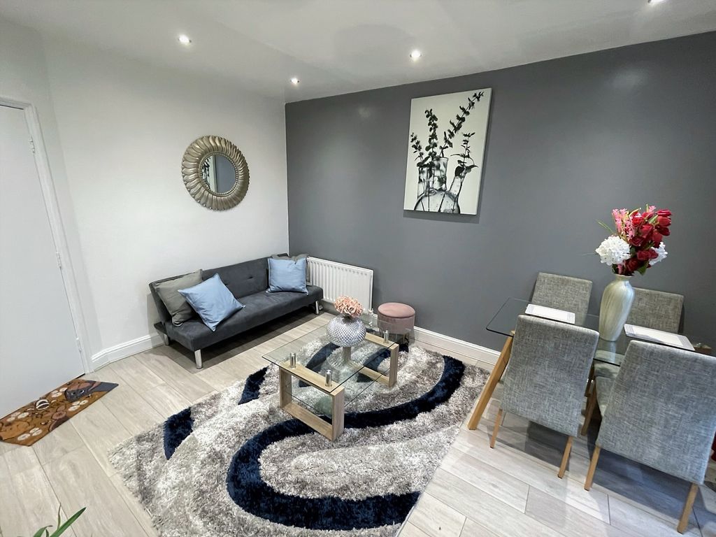 Property photo 1 of 11 Fully Furnished 1-Bed Flat – Excellent Location Near London Bridge