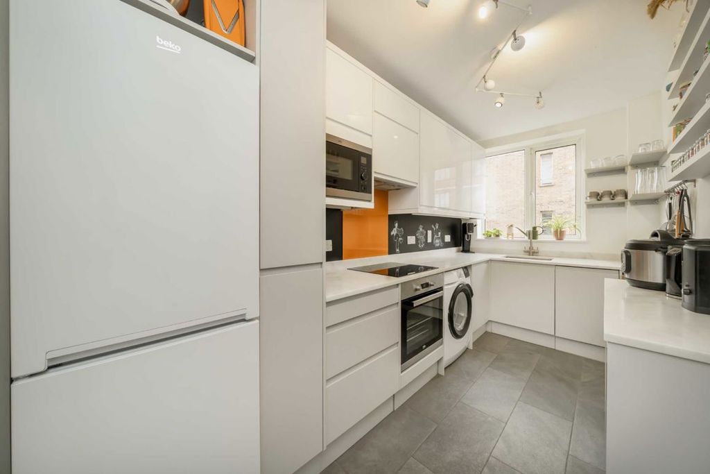 Property photo 3 of 5