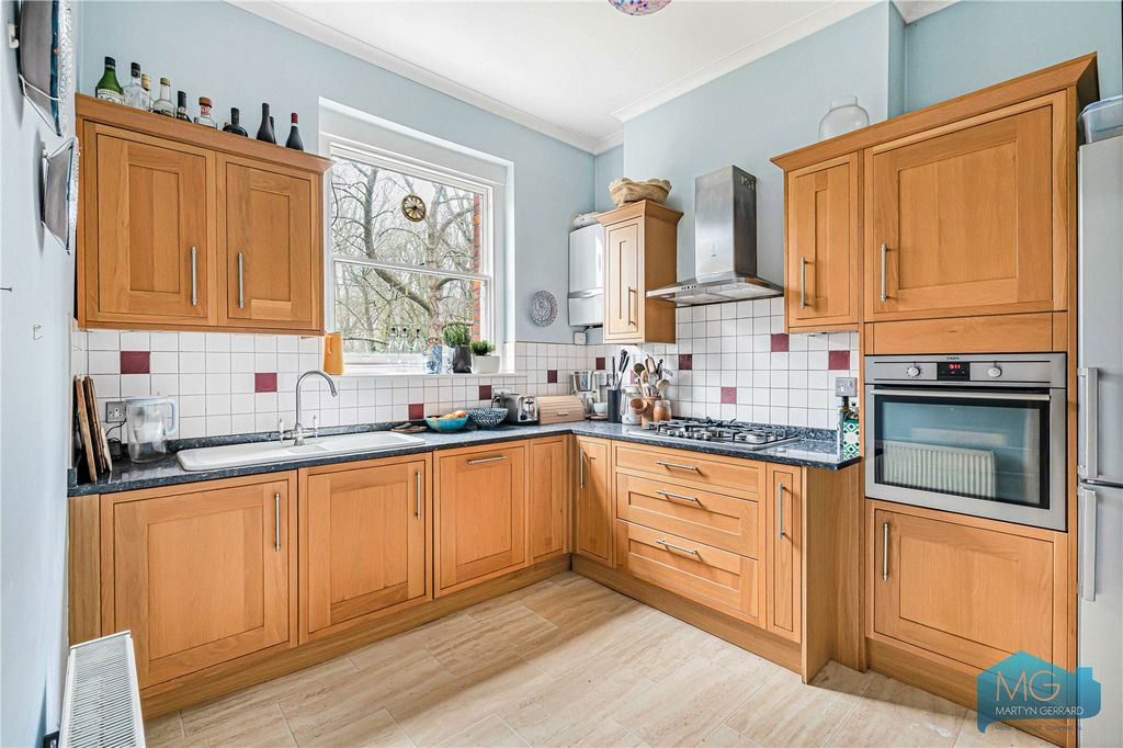 Property photo 2 of 17 Picture No. 35