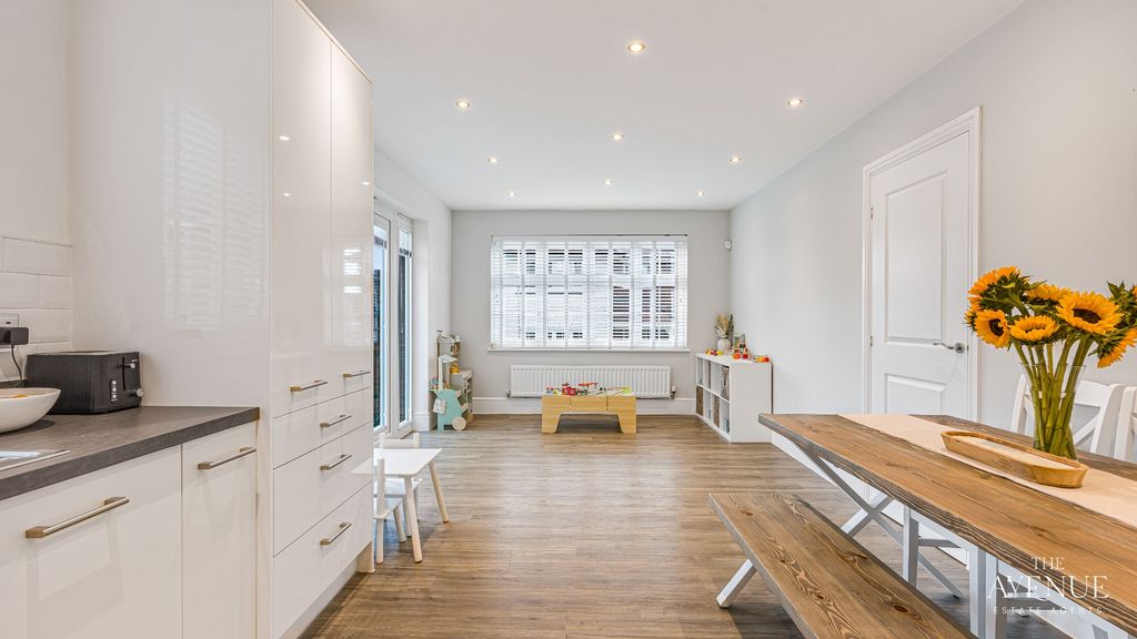 Property photo 2 of 29 4474933