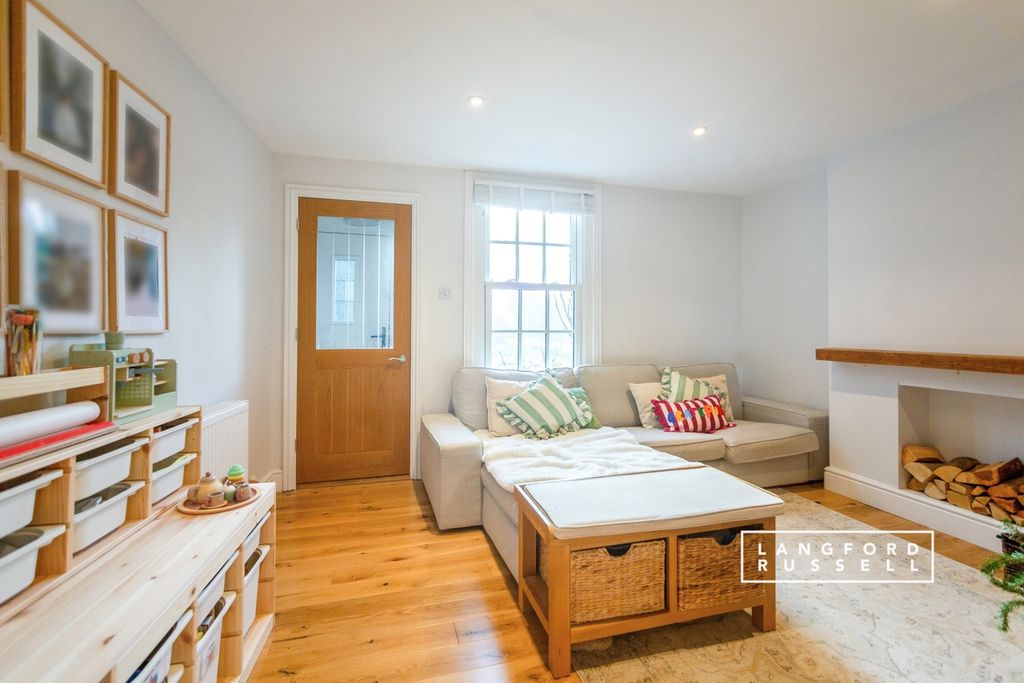 Property photo 3 of 10 Reception