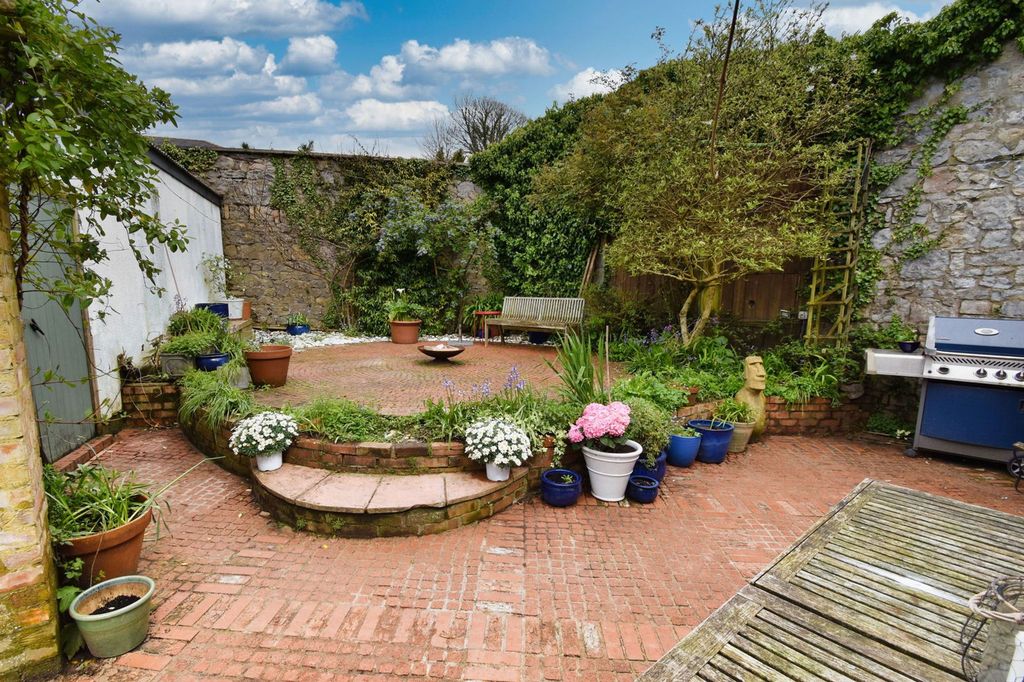 Property photo 3 of 23