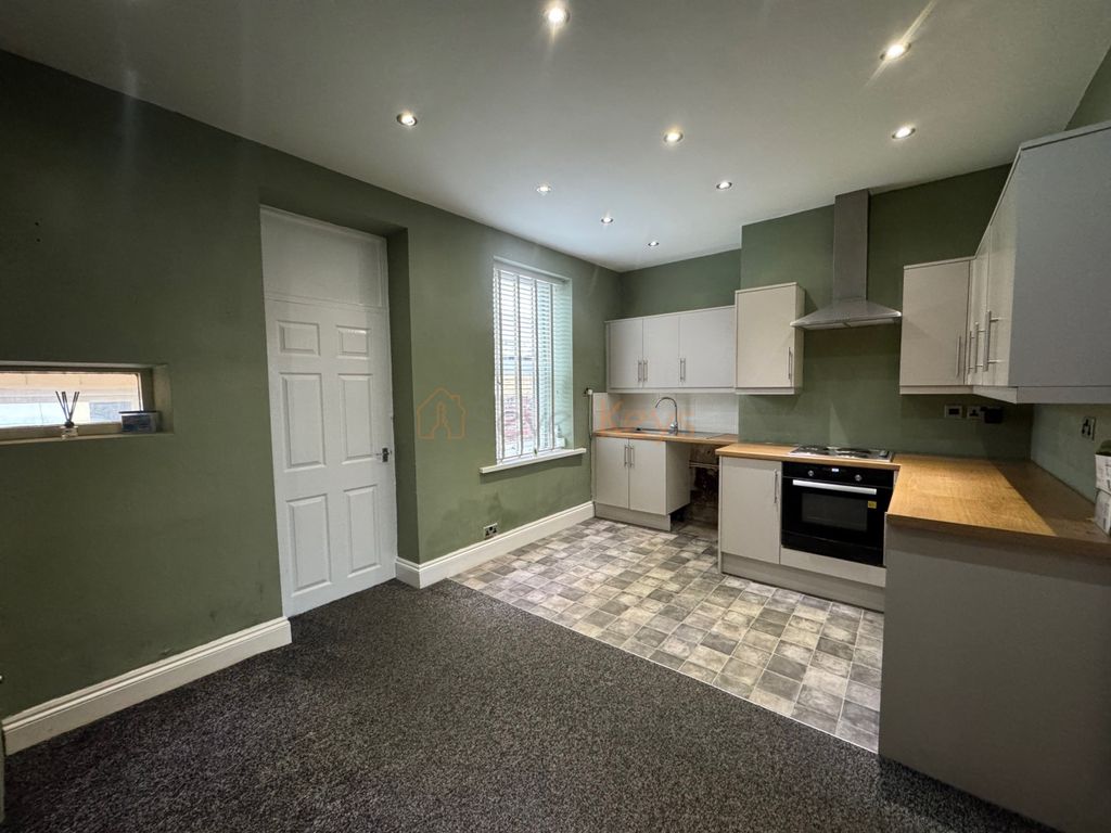 Property photo 1 of 9 Kitchen