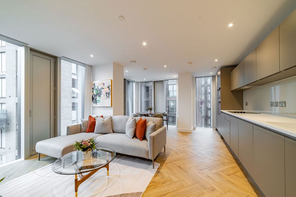 Property photo 2 of 26