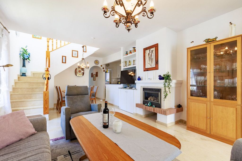Property photo 2 of 47