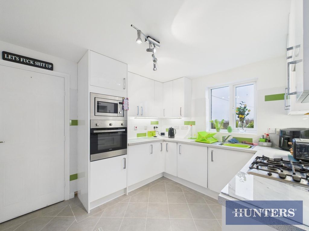 Property photo 2 of 18 Kitchen