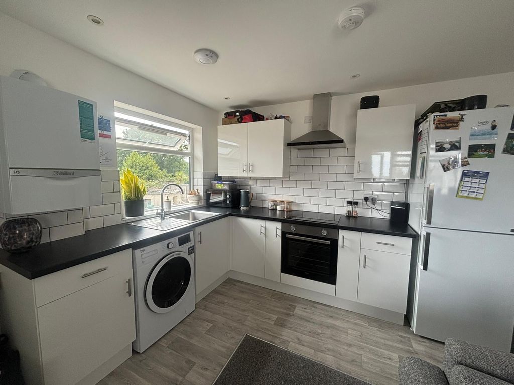 Property photo 2 of 6 Kitchen