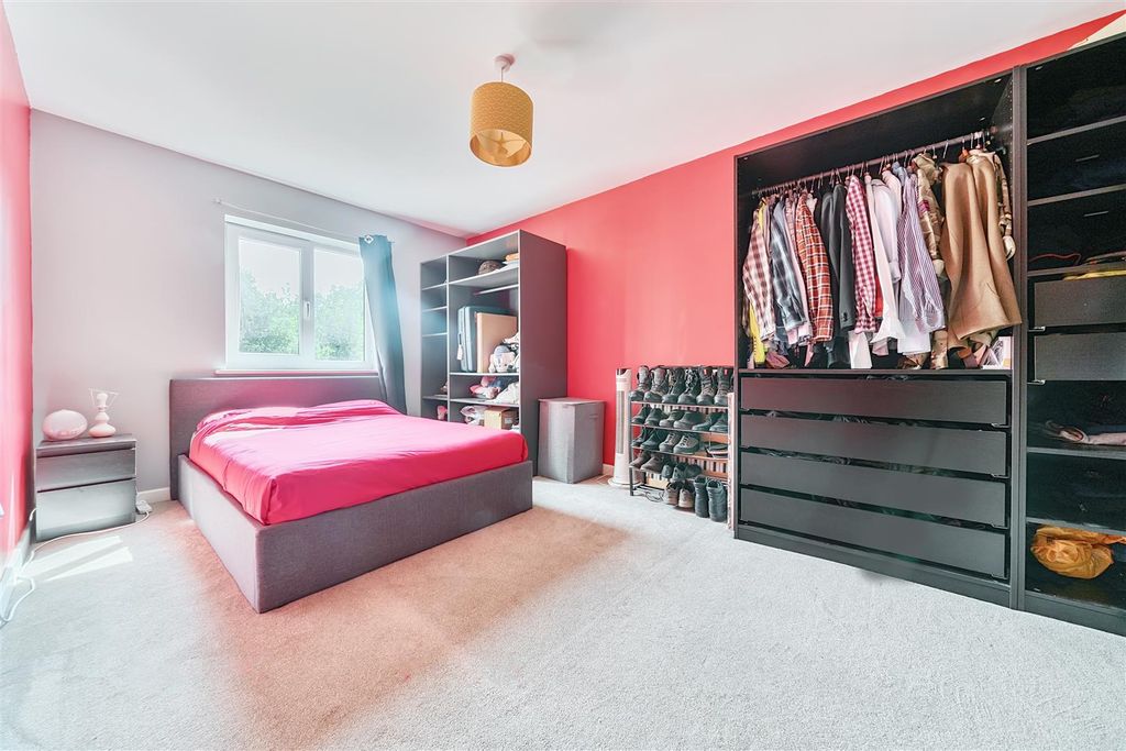 Property photo 1 of 11 Bedroom