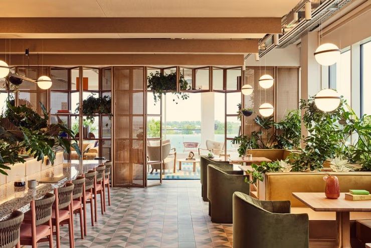 Property photo 3 of 10 Breakout Space