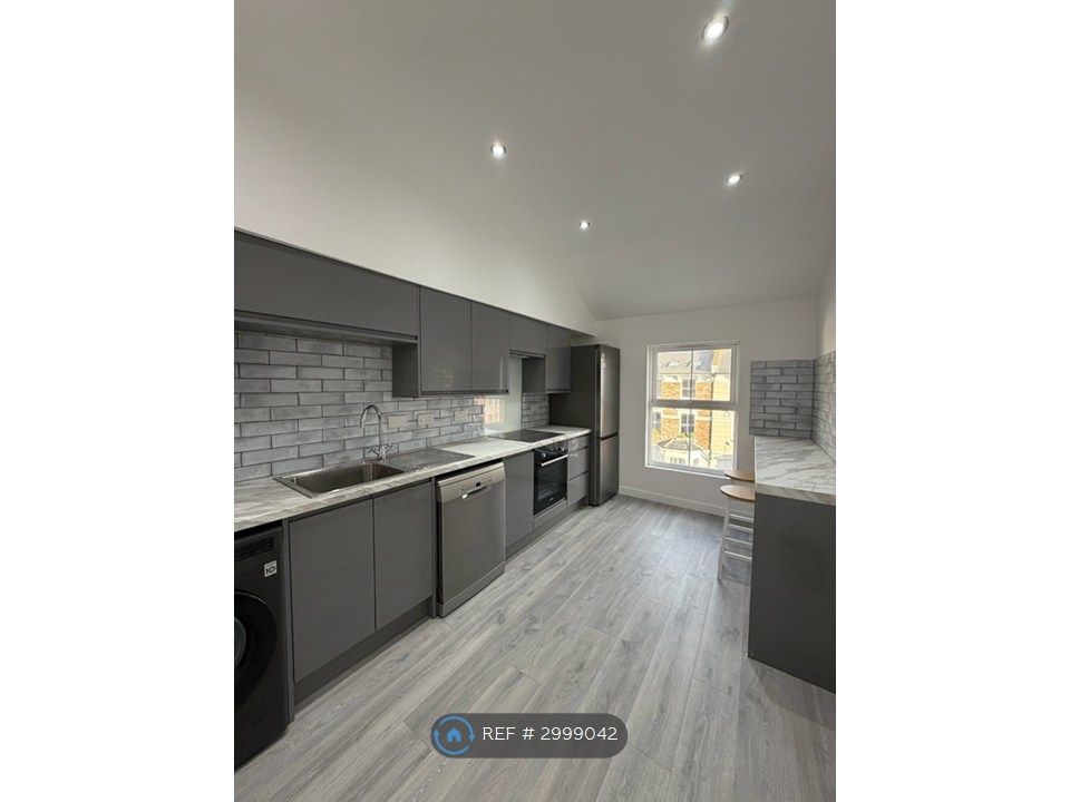 Property photo 1 of 9 Kitchen