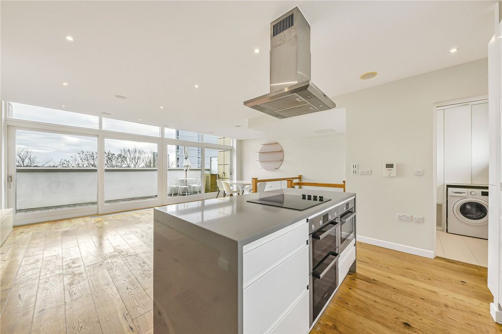 Property photo 2 of 15 Kitchen