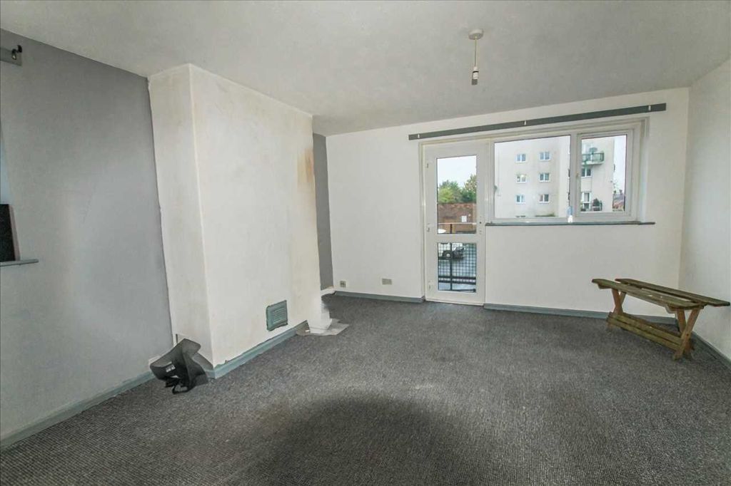Property photo 2 of 6 Lounge