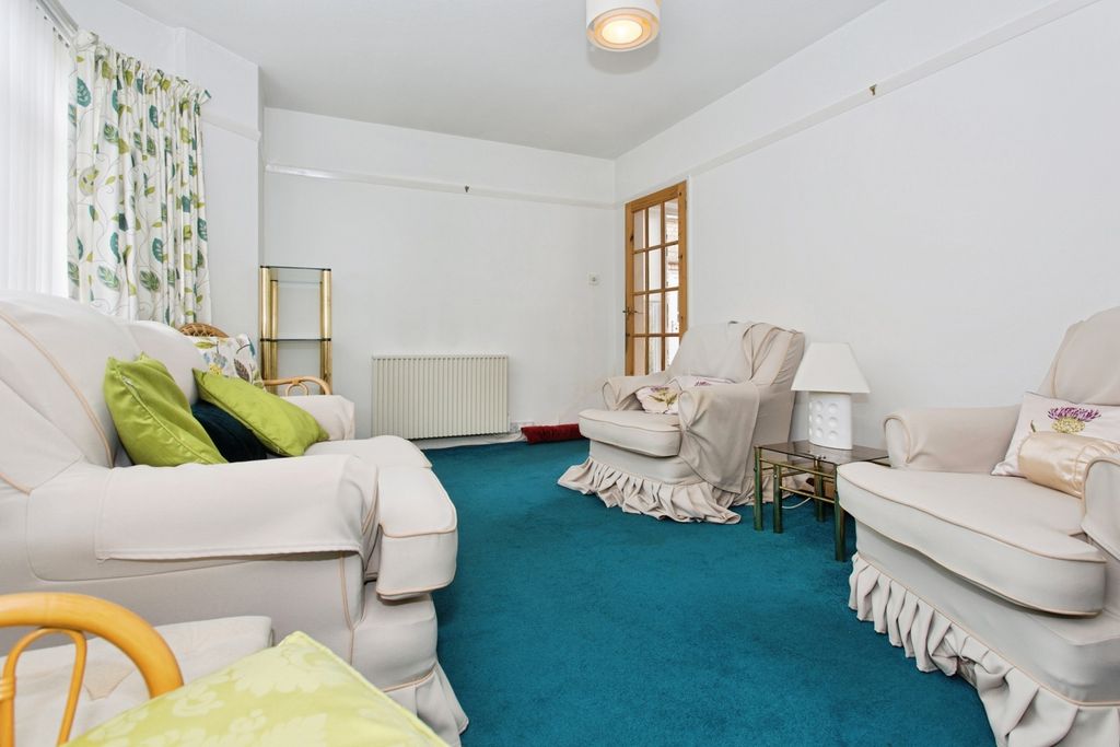 Property photo 2 of 17 Photo