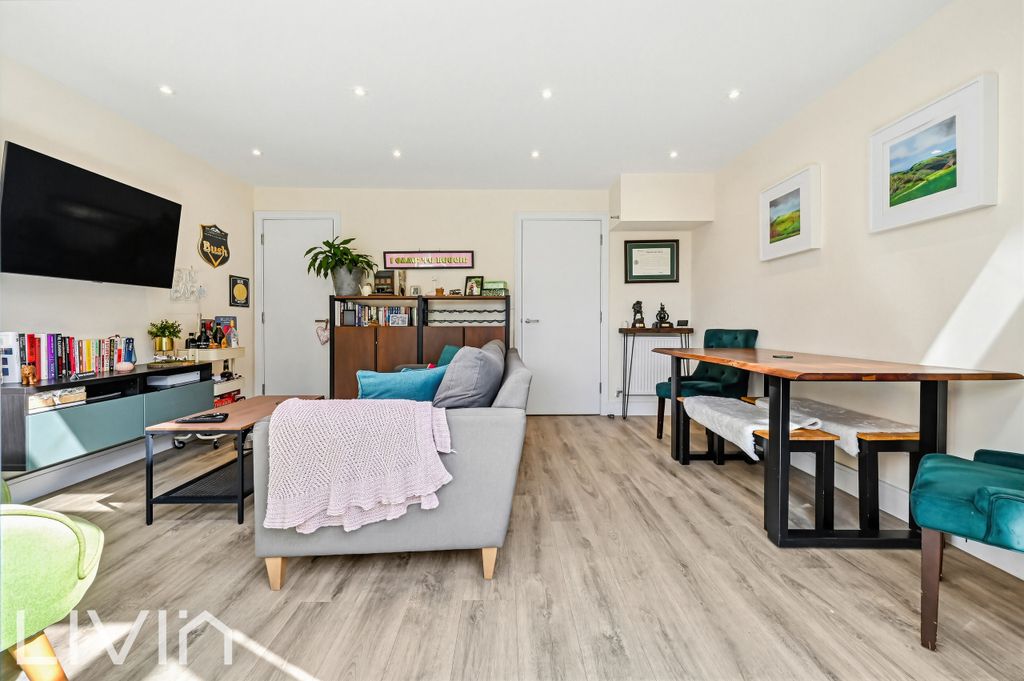 Property photo 3 of 12 3