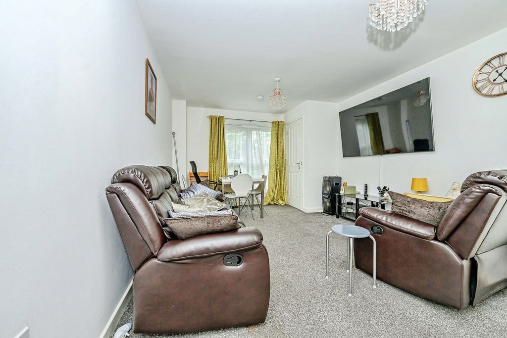 Property photo 2 of 8 Lounge