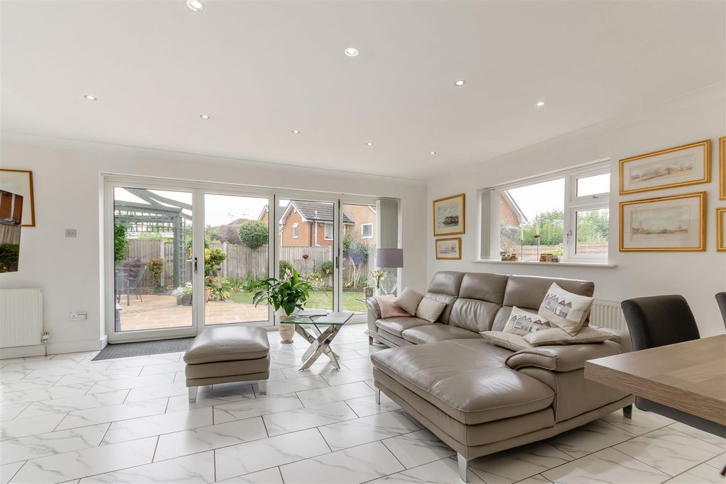 Property photo 3 of 39 8661245-Interior18.Jpg