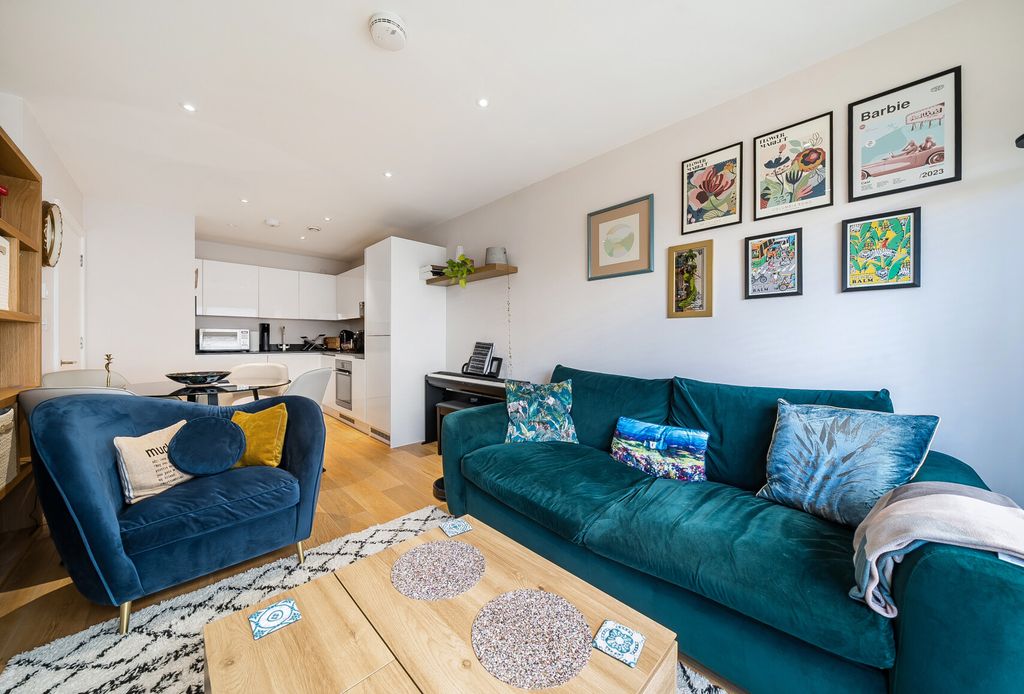 Property photo 3 of 12 1386208-7-6932Ae9...