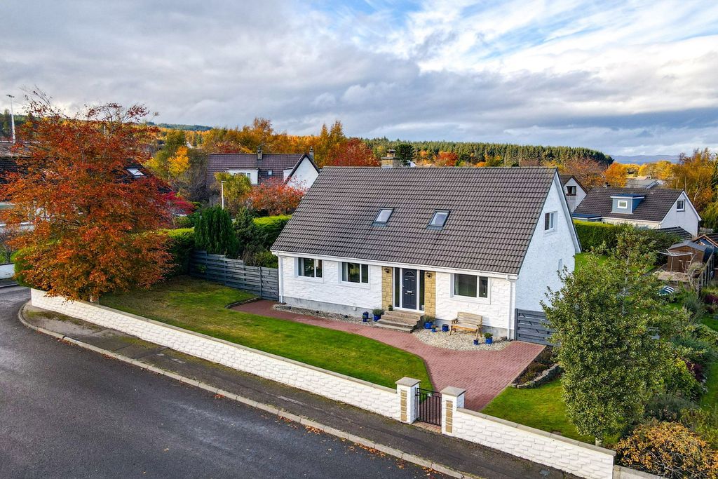 Property photo 1 of 28