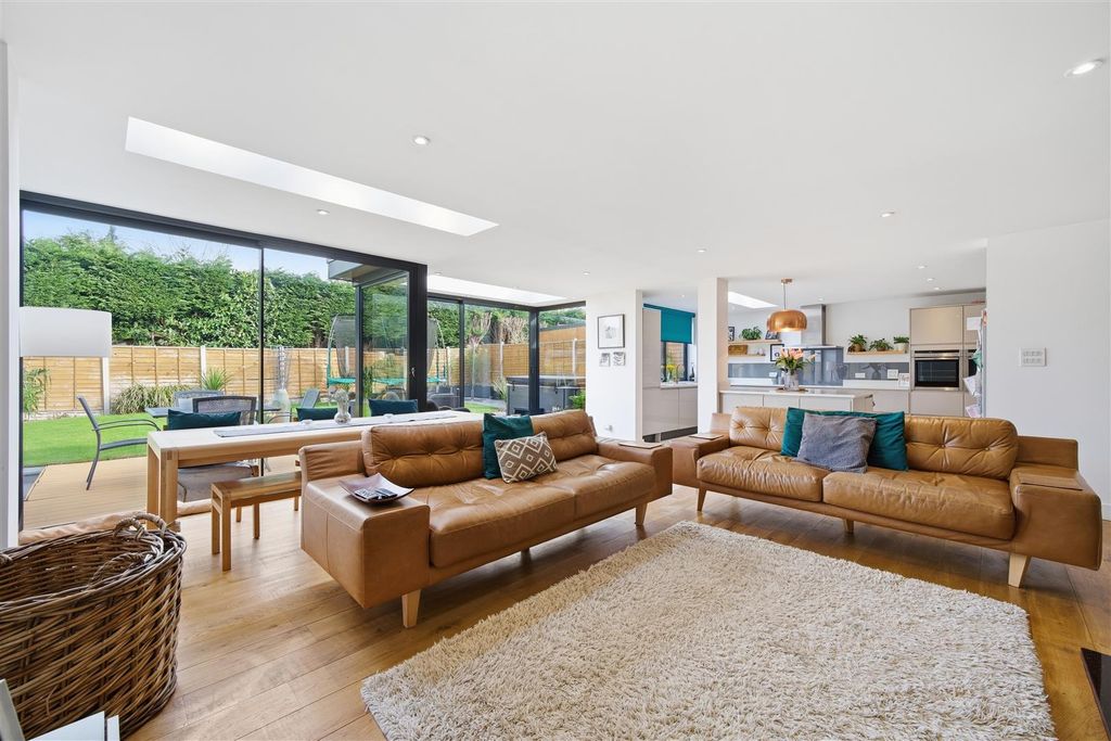 Property photo 3 of 31