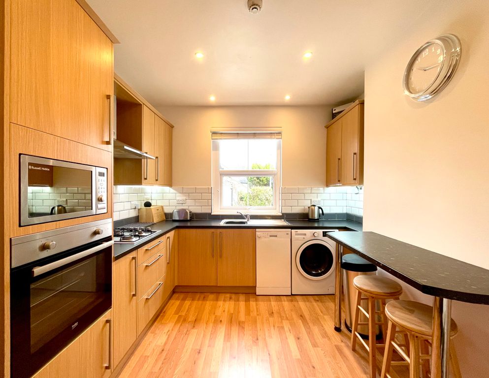 Property photo 2 of 7 Fitted Kitchen