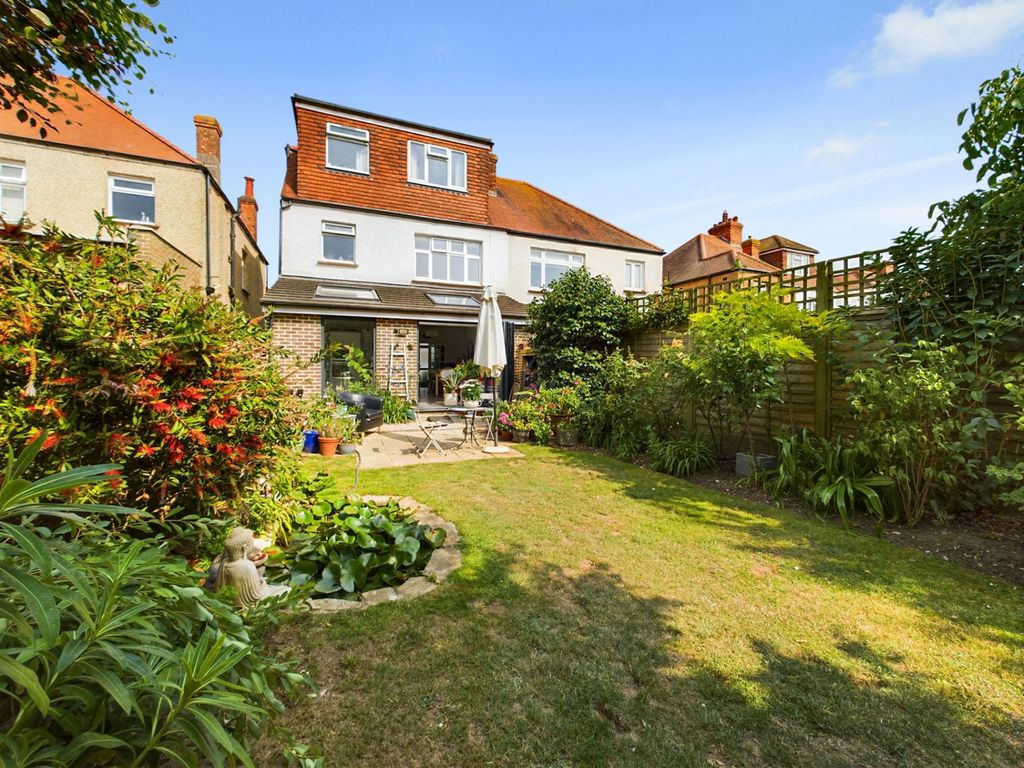 Property photo 2 of 21