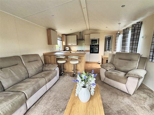 Property photo 3 of 13 Lounge,