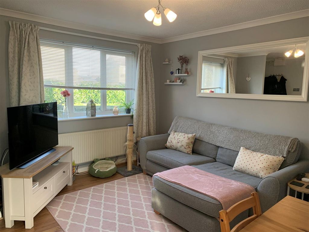 Property photo 2 of 7 Lounge.Jpg