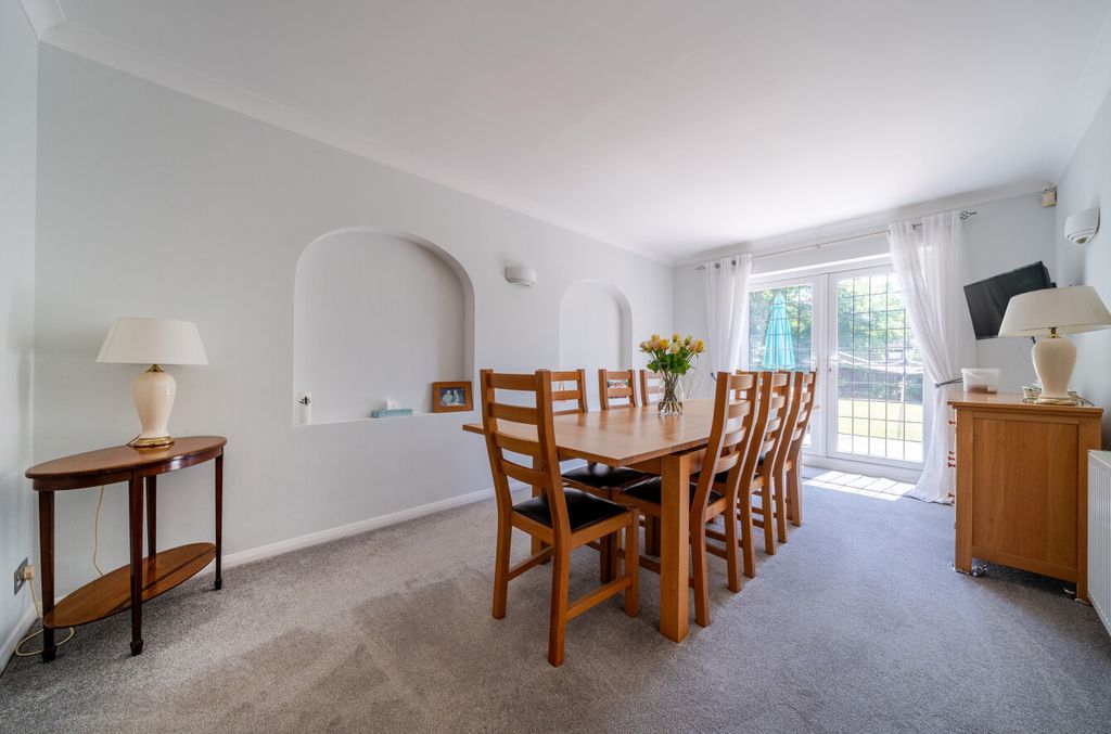 Property photo 3 of 22 1321071-12-686Fac...