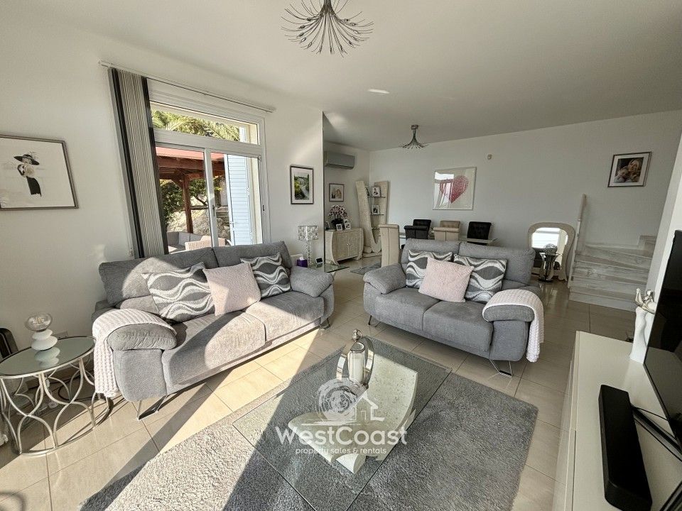 Property photo 2 of 36