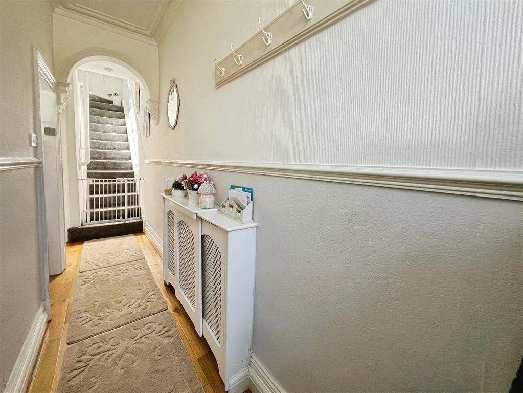 Property photo 2 of 28 Entrance Hall