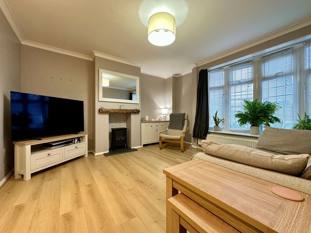 Property photo 3 of 14 Lounge