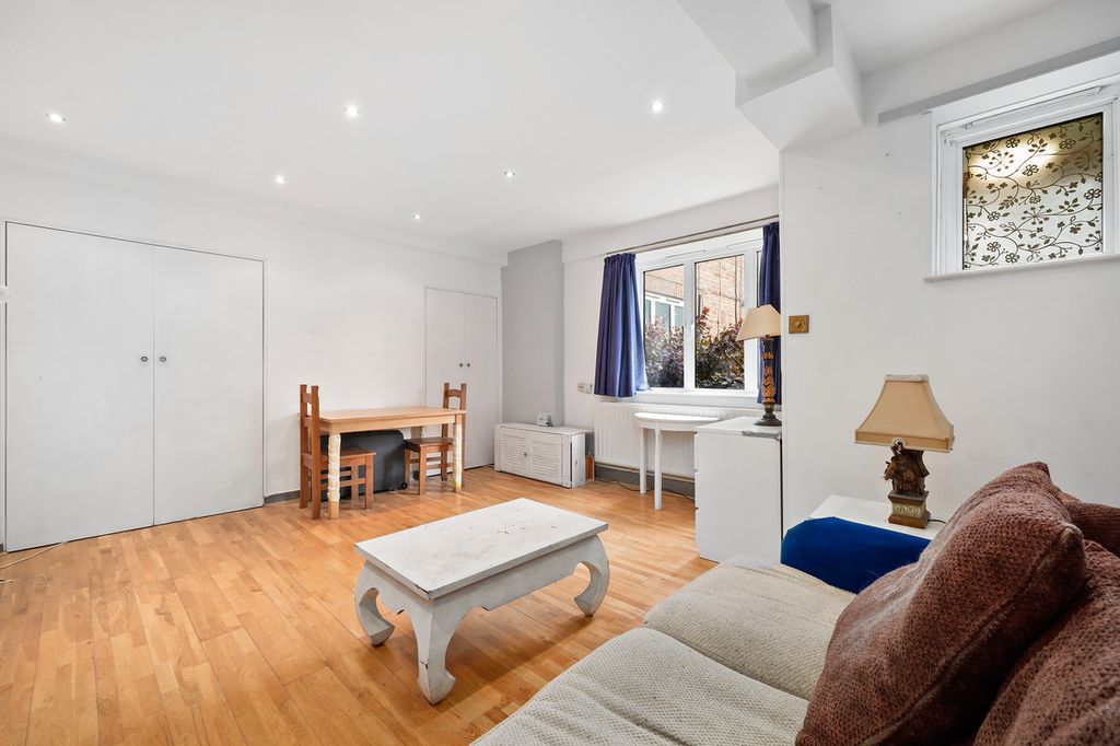 Property photo 3 of 18